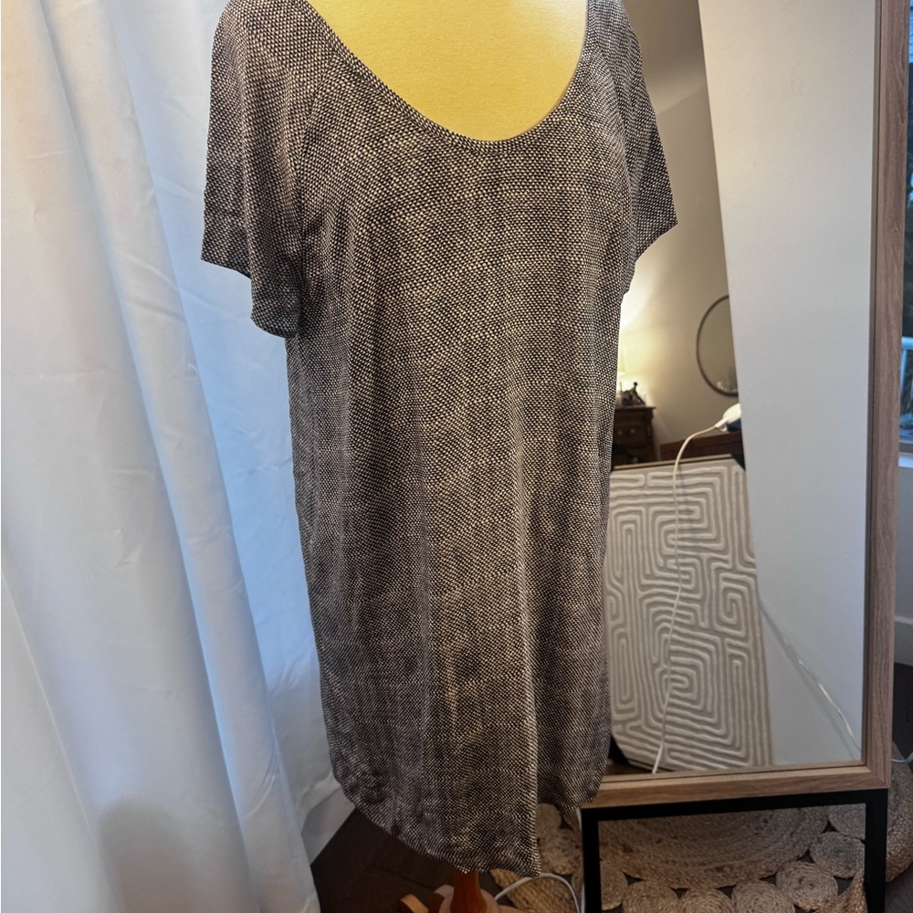 Joie Black and White Short Sleeve mini dress 100% silk size large